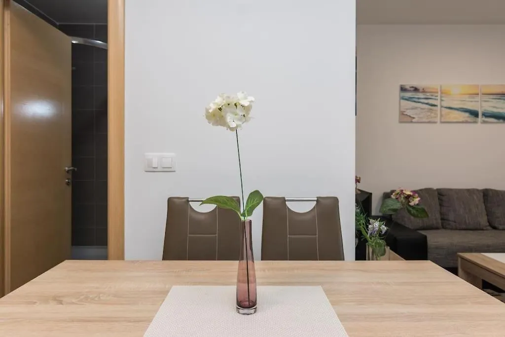 מאנדרה Rogina 2. Sea View Apartment 0*,  קרואטיה