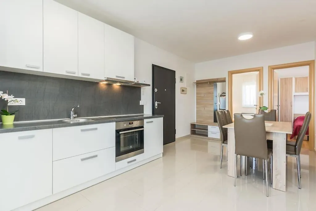 מאנדרה Rogina 2. Sea View Apartment