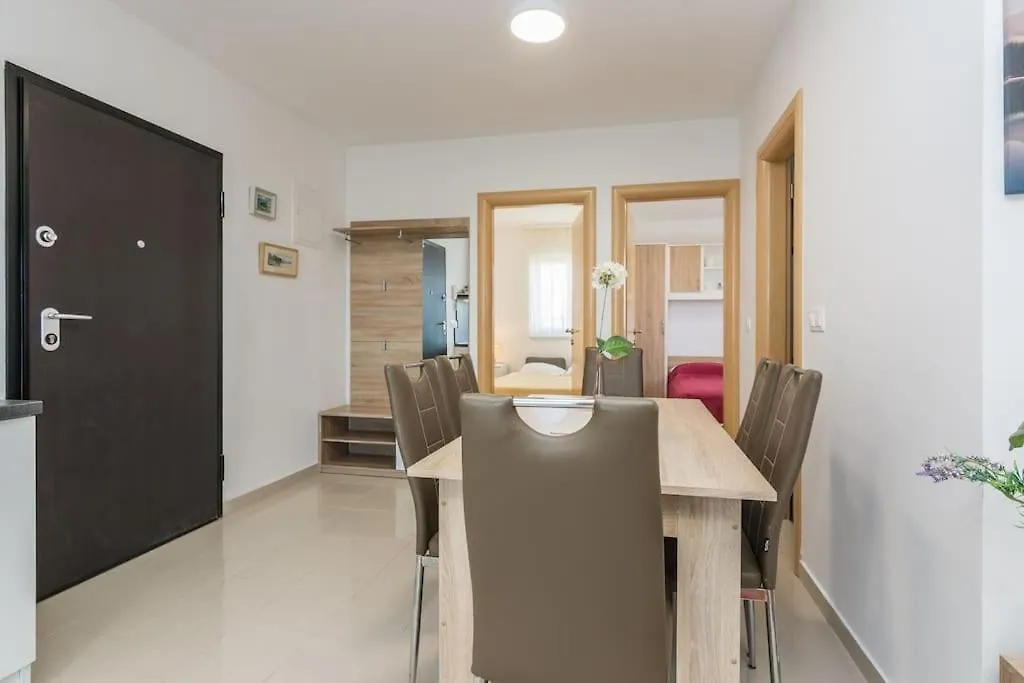 מאנדרה Rogina 2. Sea View Apartment